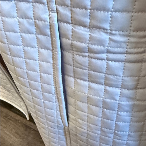 Large Woman’s Quilted style jacket with hood​ - Picture 11 of 12